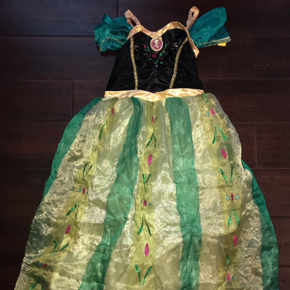 Disney store deluxe Anna costume 7/8